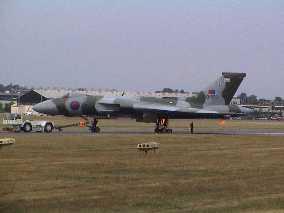 Vulcan at Farnborough 2010 click for Vulcan to the Sky org